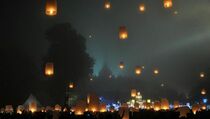 Masyarakat Manfaatkan Berfoto Jelang Detik Waisak di Borobudur 