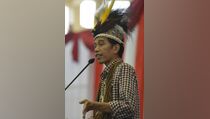 Galang Dukungan, Pendukung Jokowi Tandatangani Kain 1.000 Meter