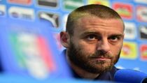 De Rossi Cedera, Italia Mungkin Batal Pakai Pola 3-5-2
