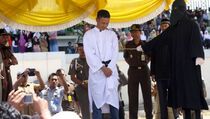 Langgar Syariat, Delapan Penjudi Dicambuk