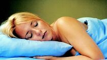 6 Alasan Perempuan Lajang Tidur Lebih Bahagia