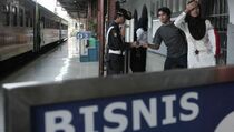 H-7, Pasar Senen Berangkatkan Sembilan Kereta Tambahan