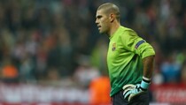 Victor Valdes Segera Bergabung ke Liverpool ?