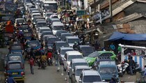 Warga Jakarta Timur Padati Pasar Tumpah Lebaran
