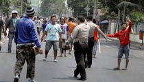 Ditertibkan, Pedagang Hewan Kurban Bentrok dengan Satpol PP