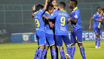 Babak I, Arema dan Persipura Unggul