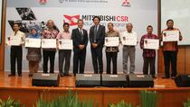 Program CSR, KTB Donasikan Delapan Mobil untuk SMKN