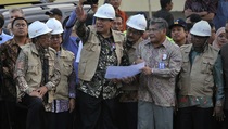 Kementerian PU Siapkan Desain Tanggul Laut Raksasa