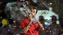 Duel Ketat, Federer Juarai Shanghai Masters