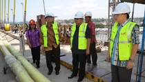 Menteri PU Pastikan Jembatan Soekarno Manado Rampung 2015