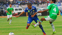 Persib vs Arema Masih Tanpa Gol