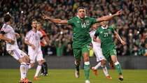 Dua Gol Walters Antar Irlandia ke Prancis