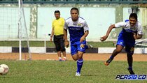 Striker Persib Buka Tempat Makan