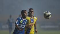 Persib Tantang Persipura di Final