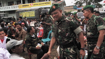 TNI Terus Kerjakan Jalan ke Perumahan Pengungsi Sinabung 