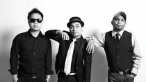 Glen Fredly: Anggota Dewan Harus Belajar dari Trio Lestari