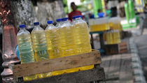 Harga Premium Eceran di Konawe Sultra Rp 15.000 per Liter