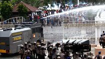 Korban Water Canon Polisi Sempat Terkena Gas Air Mata