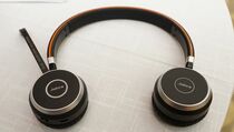  Perangkat Headset dengan Teknologi Antibising  