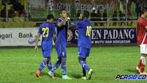 Persib Raih Trofi Pertama Musim Ini