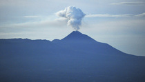 Bandara Sam Ratulangi Ditutup Akibat Abu Vulkanik Gunung Lokon 