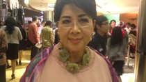 Titiek Puspa dan Koes Hendratmo Duet di Atas Panggung Teater