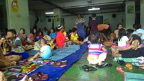 Pengungsi Banjir Keluhkan Minimnya Bantuan