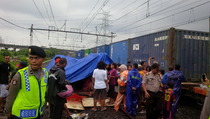 Penertiban Pengungsi  di Rel KA Tanjung Priok Ricuh