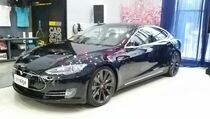 Tesla Kembangkan Layanan Streaming Musik