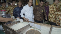 Jokowi: Kita Lihat Apakah Produksi Beras Sudah Naik?