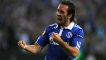 Menit Ke-20, Fuchs Bawa Schalke Unggul