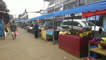 Biaya Sewa Meja dan Tenda Pusingkan Pedagang di Luar Pasar Enjo