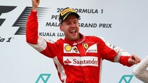 Hamilton: Selamat Buat Ferrari dan Vettel
