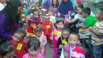  Peringati Hari Kartini, Puluhan Anak di Jakut Ikuti Pawai Baju Daerah