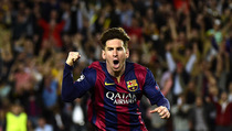 Messi Minta Barca Pertahankan Alves