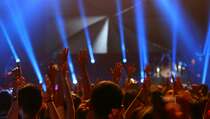  Konser Boyzone Berlangsung Meriah