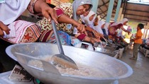 Keterbatasan Waktu, Tantangan Memasak Para Ibu di Bulan Puasa