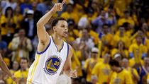 Final NBA: Curry Bawa Warriors Menang Game 1 Atas Cavs
