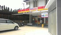 Pemerintah Cari Solusi Dampak Penutupan Alfamart Cs di Lombok