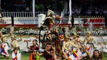 Atraksi Seni Meriahkan Peringatan HUT ke 70 RI di Istana Merdeka