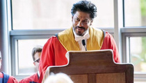 Shah Rukh Khan Terima Gelar Doktor Kehormatan dari University of Edinburg