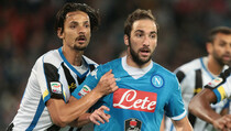 Higuain Antar Napoli ke Tiga Besar