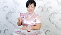 Imlek The Sunan Dimeriahkan Pembaca Tarot