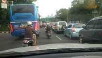Pintu Tol Pejompongan Macet Parah