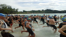 Ribuan Atlet dari 40 Negara Ramaikan Bintan Triathlon