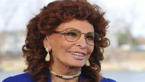 Sophia Loren Diangkat sebagai Warga Kehormatan Napoli