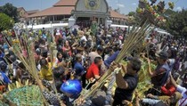 7 Tradisi Unik Perayaan Idul Adha di Indonesia, Ada Manten Sapi!