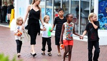 Anak-Anak Minta Angelina Jolie dan Brad Pitt Berdamai 