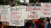 Sejumlah Masyarakat Rembang Minta Pabrik Semen Dilanjutkan