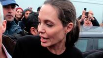 Angelina Jolie Kecam Kebijakan Imigran Trump